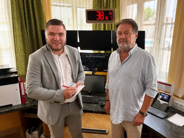 Christian Angerer erklärte MeinBezirk Horn-Redakteur Markus Kahrer die Alarmzentrale. | Foto: Markus Kahrer