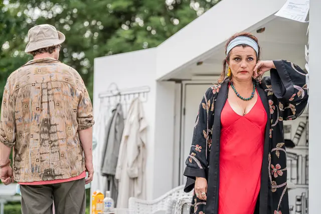 Mit der neuen Produktion „Nein zum Geld!“ tourt das Salzburger Straßentheater ab 9. Juli 2026 wieder durch Stadt und Land Salzburg und bietet Theatergenuss unter freiem Himmel.  | Foto: SKV / ebihara photography