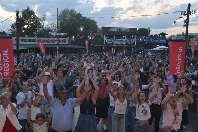 Mega-Strimmung herrschte in der Großpetersdorfer Westernstadt. | Foto: MeinBezirk/Michael Strini