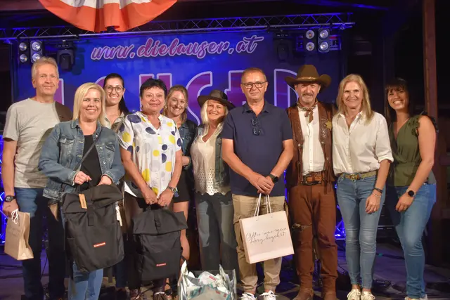 Glückliche Gewinnerinnen und Gewinner beim gemeinsamen MeinBezirk/AVITA und EO-Gewinnspiel | Foto: MeinBezirk/Michael Strini