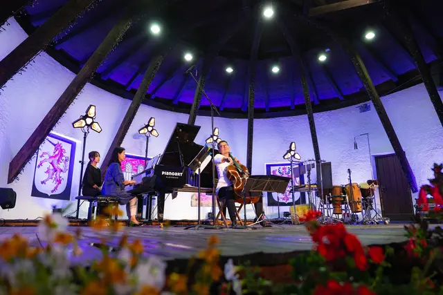 Night of Classics Seefeld - Wen-Sinn Yang mit musikalischer Begleitung auf der Bühne | Foto: Region Seefeld