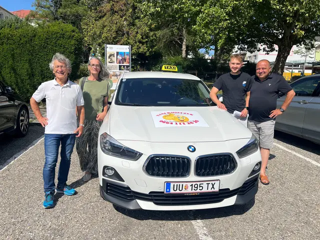 V. l.: Bgm. Sepp Wall-Strasser, Astrid Stadler und Taxi Kmierczyk.

  | Foto: Stadtgemeinde Gallneukirchen