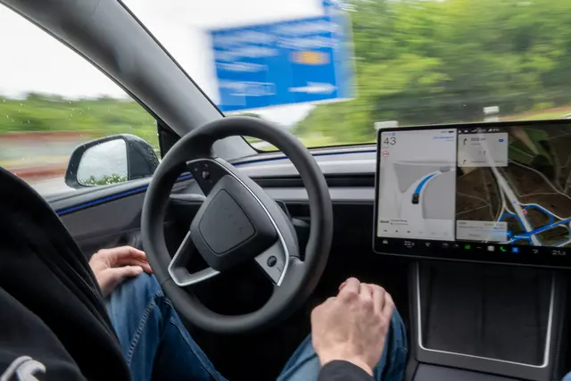 Im April wurden erstmals auf europäischem Boden selbstfahrende Tesla-Modelle zugelassen. Für ältere Baureihen gibt es diese Funktion wider Erwarten doch nicht. (Archiv) | Foto: APA-Images / dpa / Harald Tittel