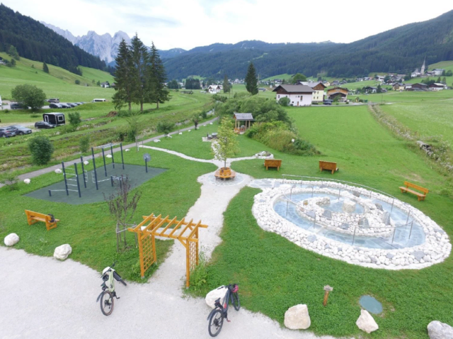 Der Park lädt zum Kneippen, Trainieren und Entspannen. | Foto: Land OÖ