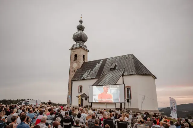 In bewährter Zusammenarbeit mit Das Kino verwandeln sich besondere Plätze der Region in  Open-Air-Kinos. | Foto: Monika Helminger Fotografie