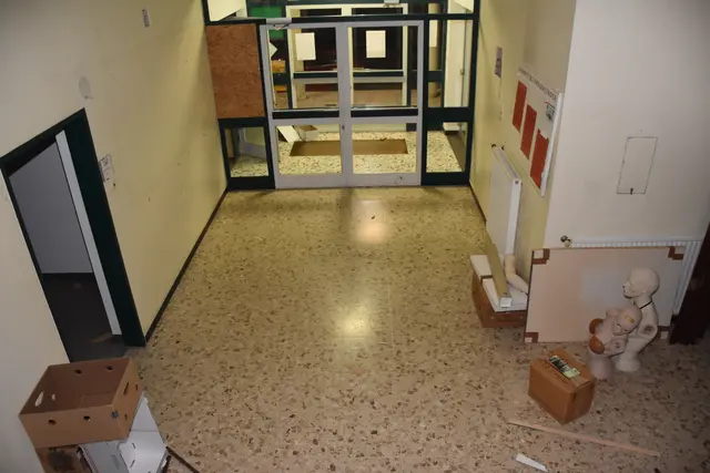 Nach knapp 60 Jahren hat das Gemeindehaus in Pabneukirchen mit Gemeindeamt, Polizeistation, Wohnungen, Heimatstube, Büro für Wassergenossenschaft und mit einem Frisiersalon (ehemals Postamt) ausgedient.  | Foto: Zinterhof