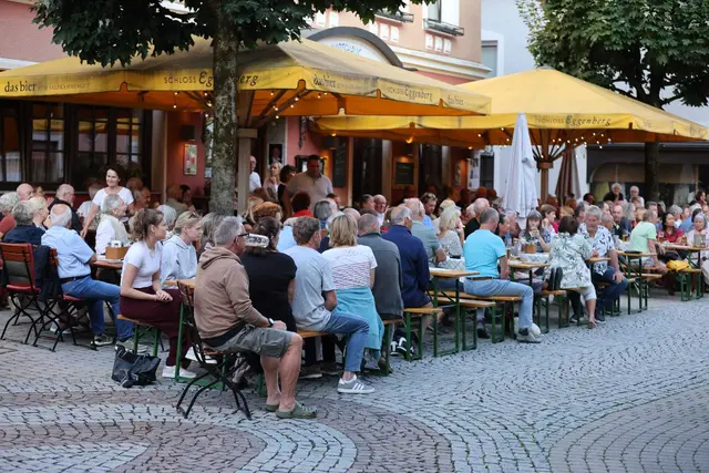 Der Gastgarten war gut gefüllt. | Foto: Dietmair