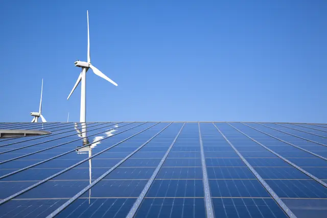 Die Wirtschaftskammer Tirol warnt vor dem Entwurf für das Erneuerbaren-Energien-Gesetz Verkehr: die vorgesehenen Zielvorgaben seien kaum erreichbar und würden zu Preissteigerungen führen. (Symbolbild) | Foto: smarterpix/tomwang