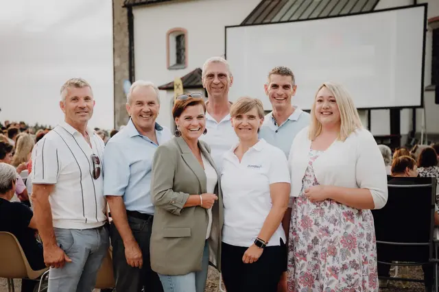 Unter den Besuchern befanden sich auch Denise Strobl (Stadtgemeinde Neumarkt), Bgm. Tanja Kreer, Bgm. Wolfgang Wagner, Vizebgm. Matthias Altmann aus Köstendorf, Fritz Höflmaier (Wirtschaftsinitiative Neumarkt) und Martin Perwein (Wirtschaftsverein Treffpunkt Straßwalchen). | Foto: Monika Helminger Fotografie