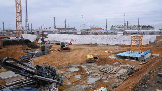 Derzeit wird das ÖBB-Gebäude "Elfi im Zehnten" im Stadtquartier Neues Landgut errichtet. In dessen Erdgeschoss soll ein Food Hub für die Nachbarschaft entstehen. Nun hat die ÖBB das Geschäftslokal zur Miete ausgeschrieben. | Foto: Andreas Pölzl/MeinBezirk