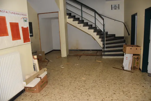 Nach knapp 60 Jahren hat das Gemeindehaus in Pabneukirchen mit Gemeindeamt, Polizeistation, Wohnungen, Heimatstube, Büro für Wassergenossenschaft und mit einem Frisiersalon (ehamals Postamt) ausgedient.  | Foto: Zinterhof