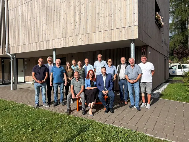 Die Bürgermeisterinnen und Bürgermeister des Planungsverbandes Oberes Lechtal mit Landesrätin Cornelia Hagele.