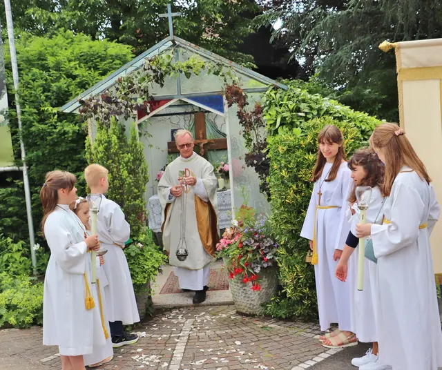 Den Festgottesdienst beim Pfarrfest in Gratkorn zelebriert Pfarrer Edi Muhrer.  | Foto: Edith Ertl