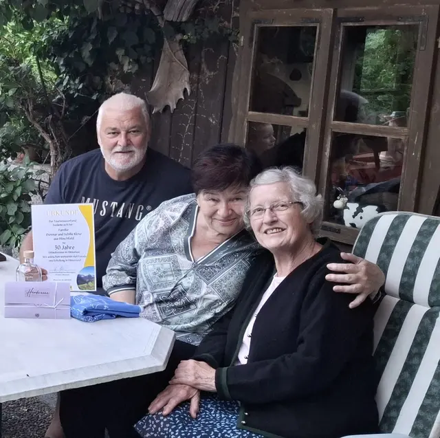Die Ehrengäste Dietmar und Sybille Klose mit Rosa Leitner (rechts). | Foto:  Privat, Leitner
