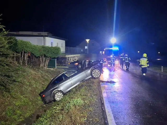Bei einem Unfall auf der L317 wurde ein Fahrzeug schwer beschädigt, verletzt wurde zum Glück niemand. | Foto: FF Krems