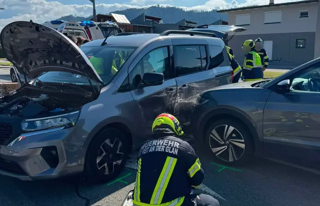 Das Auto welches die Frau übersah, krachte auf der Fahrerseite in ihr Fahrzeug. | Foto: FF St.Veit/Glan