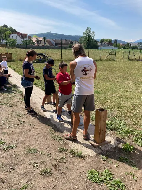 Ferienspaß am Bogensportplatz. | Foto: Atalanta