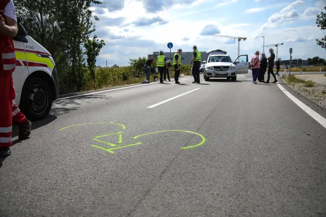 Die Kollision mit einem Pkw in Marchtrenk endete für einen Radfahrer mit schweren Verletzungen. | Foto: laumat.at