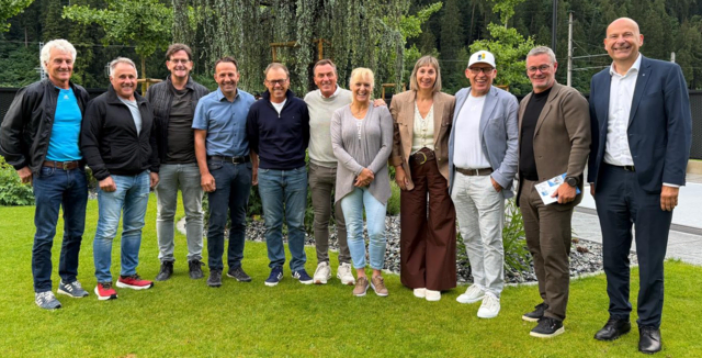 Andreas Kleinhansl, Thomas Köhle, Alexander Erhart, Lisi Erhart-Schöpf, Karoline Glück, Präsident Benny Pregenzer, Martin Stark, Patrick Wolf, Präsident-Stv.  Wolfgang Lenz, Toni Monz, Toni Zangerl (v.r.). | Foto: SZL