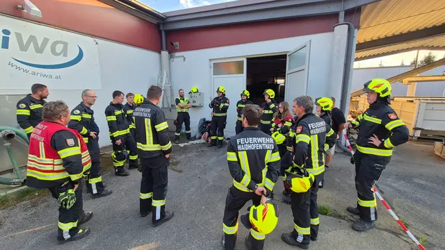 Nachbesprechung vor Ort | Foto: FF Waidhofen/Thaya