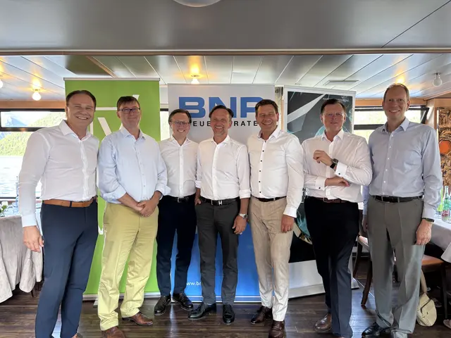 Von links: VKB-Vorstandsdirektor Alexander Novak, Kapitalmarktexperte Franz Brugger, BNP Steuerberater Wolfgang Köppl und Klaus Lobmayr, VKB-Vertriebsdirektor Privatkunden OÖ-Süd Gerhard Reichl, VKB-Vertriebsdirektor Firmenkunden OÖ-Süd Klaus Oberreiter, VKB-Veranlagungsexperte Roman Kuhn | Foto: Kerstin Müller