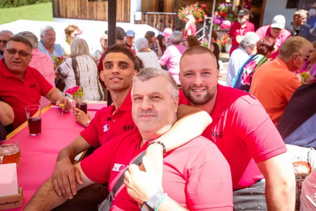 Gemeinsam mit ihren Gästen feierten die Familie Greber und das NKG-Team das 80-jährige Firmenjubiläum | Foto: privat