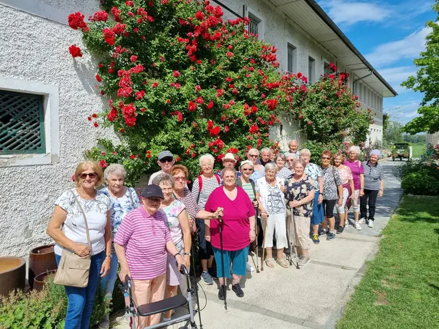 Die Amstettner Urlauberinnen und Urlauber zu Besuch am Rosenhof. | Foto: Stadt Amstetten
