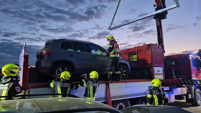 Bergung der Unfallfahrzeuge | Foto: FF Waidhofen/Thaya