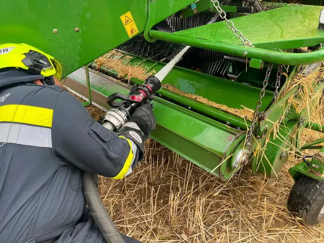 Die Feuerwehr Geras rückte umgehend nach Pfaffenreith aus, um den Brand unter Kontrolle zu bringen. | Foto: Feuerwehr Geras