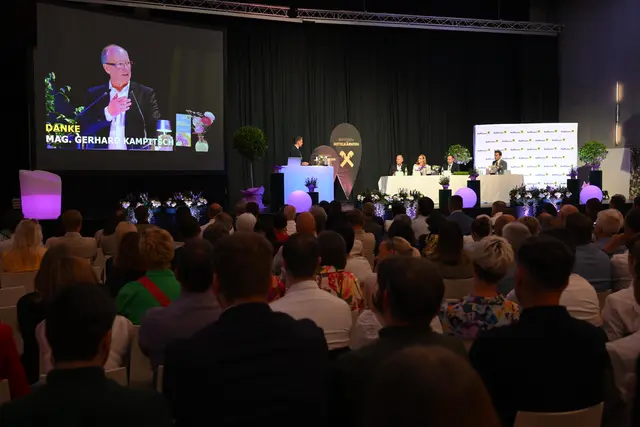 Voll besetzte Blumenhalle | Foto: Raiffeisen Mittelkärnten