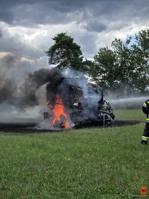Die Ballenpresse stand in Vollbrand. | Foto: FF Heidenreichstein