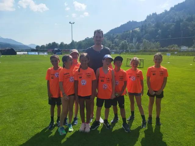 Die stolzen Sportlerinnen und Sportler mit Felix Neureuther