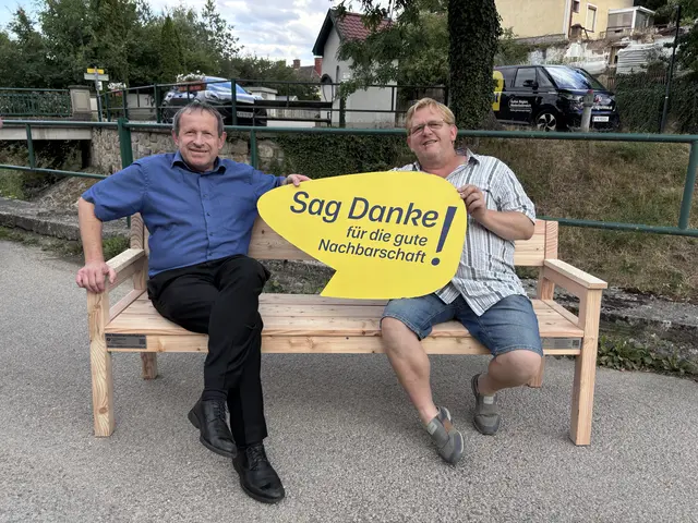 Die beiden Initiatoren für den Erhat der neuen Bank - Hermann Wammerl und Gerhard Manhart. | Foto: Alexandra Goll