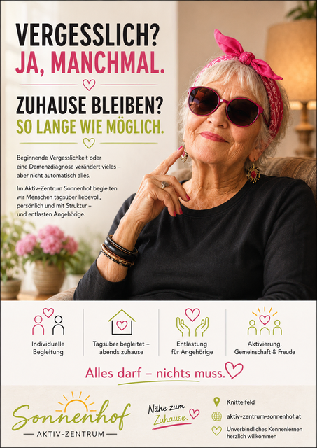 Eine lebensfrohe ältere Dame mit pinkem Kopftuch und Sonnenbrille sitzt entspannt in einem gemütlichen Wohnraum. Daneben steht die Botschaft: „Vergesslich? Ja, manchmal. Zuhause bleiben? So lange wie möglich.“ Das Bild informiert über die flexible Tagesbegleitung im Aktiv Zentrum Sonnenhof in Knittelfeld. Im Mittelpunkt stehen individuelle Begleitung, Entlastung für Angehörige, Gemeinschaft, Aktivierung und ein möglichst langes Leben im vertrauten Zuhause.