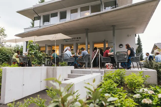 Im Salzburger Stadtteil Aigen vereint "anderskompetent" drei soziale Bereiche unter einem Dach. Im Bild das Cafe, das ein sozialer Treffpunkt im Stadtteil werden soll.  | Foto: anderskompetent/Patrick Bliem
