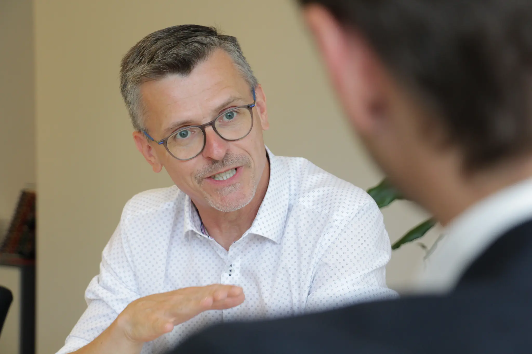 MFG party leader Aigner in an interview: |
