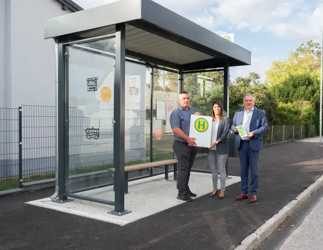 Verkehrsleiter Blerim Mehani, Verkehrsbetriebsleiterin Lisa Landzettel und ÖVP-Stadtrat Franz Dinhobl. | Foto: Stadt Wiener Neustadt/Maurer