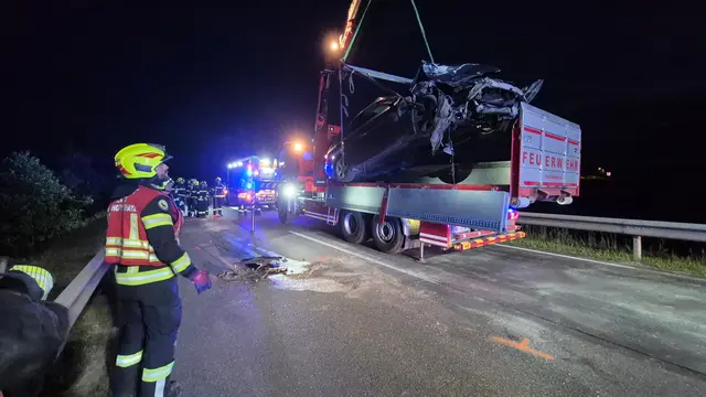 Bergung der Unfallfahrzeuge | Foto: FF Waidhofen/Thaya