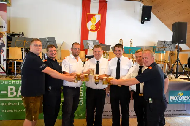 Brandinspektor Manuel Götzenbrucker (FF Opponitz), Brandinspektor Stefan Pichler (FF Ybbsitz), Hauptbrandinspektor Wolfgang Piesslinger (FF Opponitz), Brandinspektor Florian Kefer, Oberbrandinspektor Jürgen Steinauer, Verwalter Rudolf Mitterhauser (alle 3 FF Hollenstein), Herbert Pichler (FF Ybbsitz) | Foto: FF Hollenstein