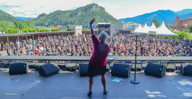 Das Rahmenprogramm mit Frühschoppen von Jazz Gitti sowie der Live-Wetterübertragung von ORF-Meteorologe Paul Prattes in Steiermark Heute sprach ein breites Publikum an. | Foto: Area 53/Thomas Eisenpass