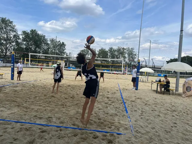 Jakob Lorenz aus St. Paul zählt zu den größten Nachwuchshoffnungen im österreichischen Beachvolleyball und arbeitet in Graz an seinem Traum von der Profikarriere. | Foto: Privat