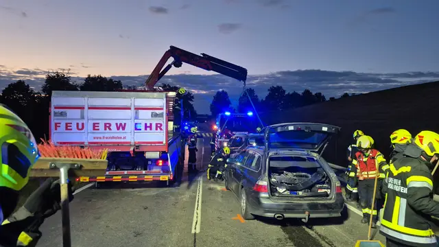 Bergung der Unfallfahrzeuge | Foto: FF Waidhofen/Thaya