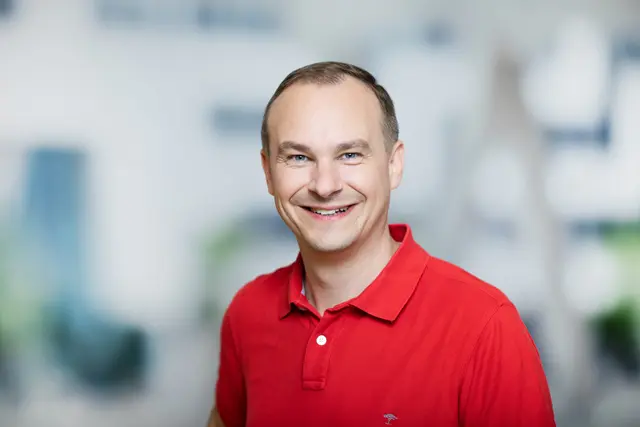 Christoph Zich (SPÖ), Bezirksvorsteher-Stellvertreter, sieht die Vorgehensweise in der Schwarzingergasse 4 kritisch.  | Foto: BV2