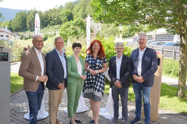 Verbandsobmann Bgm. Patrick Geir (l.) und sein Stv. Bgm. Walter Kiechl (r.) mit sodiwi-GF Winfried Grath, Caritasdirektorin Elisabeth Rathgeb, LR Cornelia Hagele und Pflegedirektor Martin Lehner | Foto: Kainz