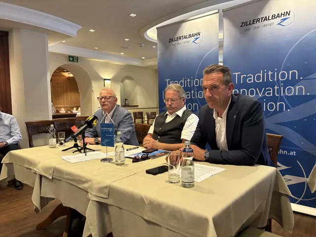 Andreas Lackner, Franz Hörl und Alexander Tipotsch blicken optimistischer in die Zukunft.  | Foto: Haun