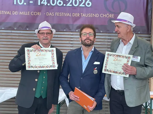 Urkundenverleihung an Chorleiter Oskar Lenz und Obmann Franz Jöbstl | Foto: Robert Fuchs Kirchenchor