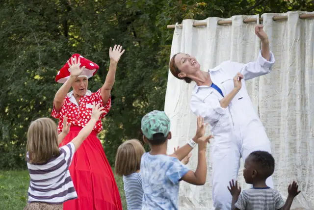 Die „Herzköniginnen“ sorgen mit Musik, Charme und einer Portion Humor für beste Unterhaltung im Rudolfsheimer Auer-Welsbach-Park. | Foto: Theater Frischluft