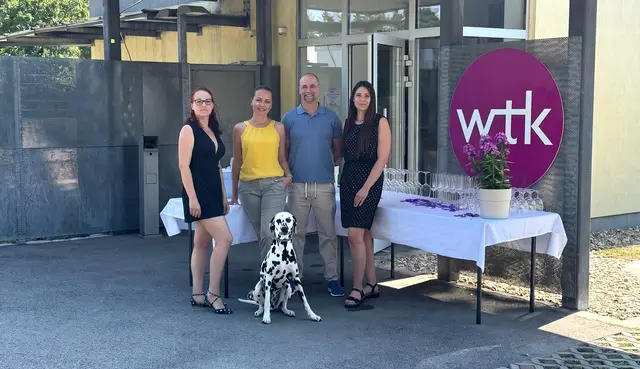 WTK-Geschäftsführerin Melanie Wachter (r.) freut sich über das positive Feedback der Kundinnen und Kunden.  | Foto: Wiener Tierkrematorium