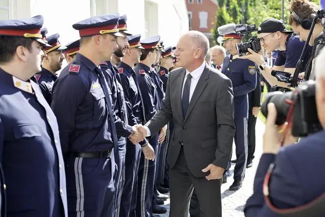 Innenminister Gerhard Karner bei der Eröffnung des neuen Polizeizentrums in Braunau. | Foto: Manfred Fesl