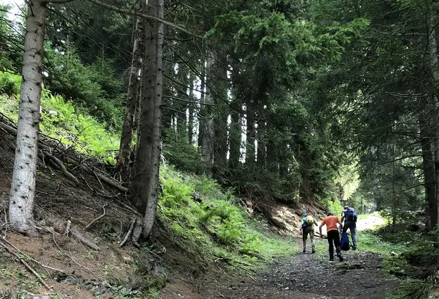 Aufstieg zur Jakoberhütte für Wegmarkierung und Schittarbeiten( | Foto: Klara Rauchlatner